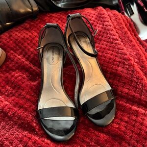 Bandolino Black Patent Heels
